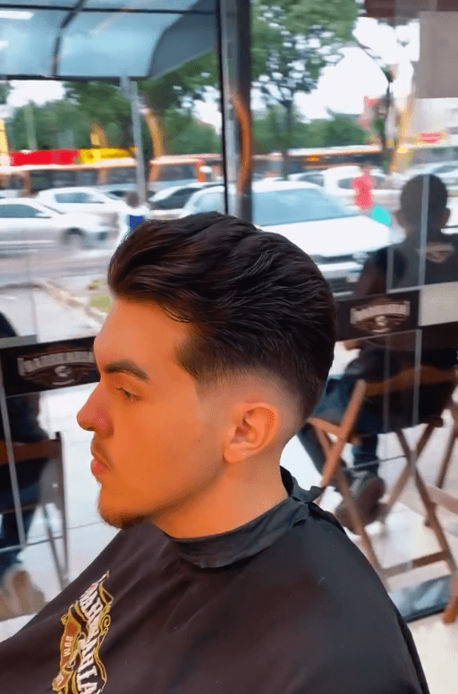 Corte de cabelo degradê fade realizado na Barbearia Dom Roberto